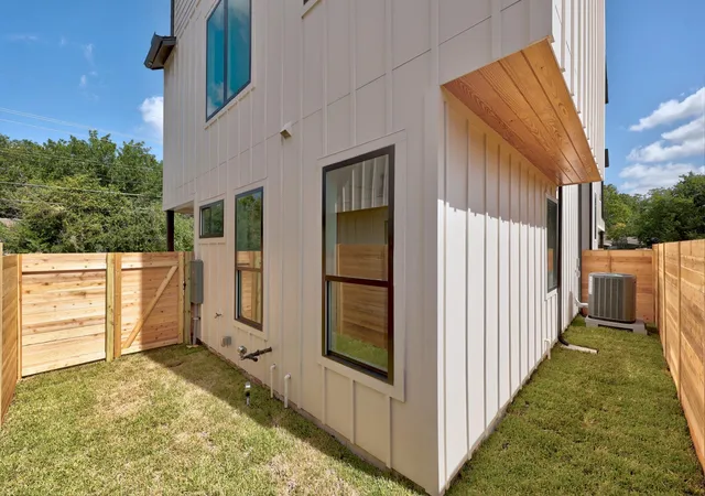 25th image of 301 N Pleasant Valley Rd #2, Austin, TX 78702 | MLS# 4217802