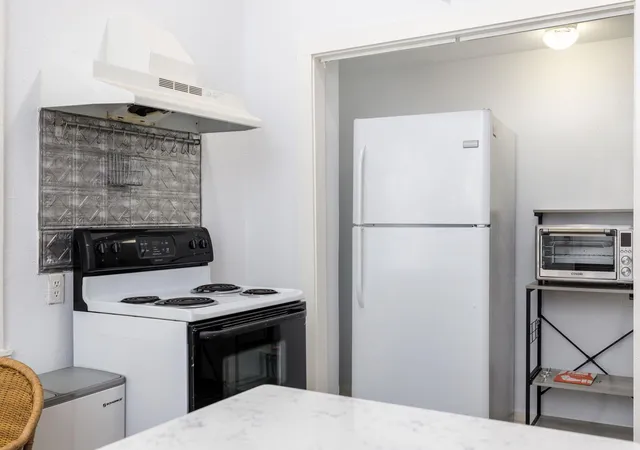 3rd image of 110 E Craig Pl, San Antonio, TX 78212