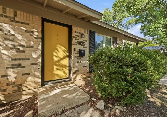 4th image of 1805 Fair Oaks Dr, Austin, TX 78745 | MLS# 5326905