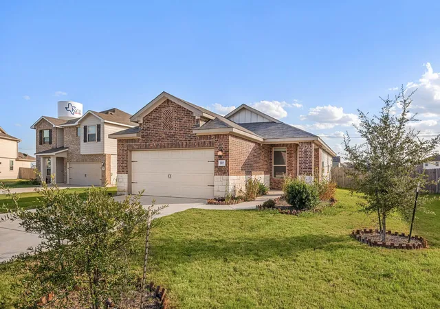 Photo 4 of Single family home for sale at 302 Sunshine Ln, Kyle, TX 78640 | MLS# 8420870 | Listing updated on 2026-08-15
