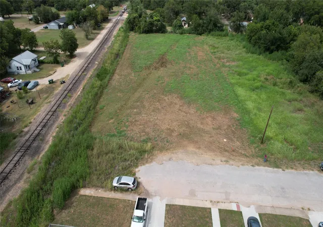 2nd image of 810 W 7th St, Cameron, TX 76520 | MLS# 6047403