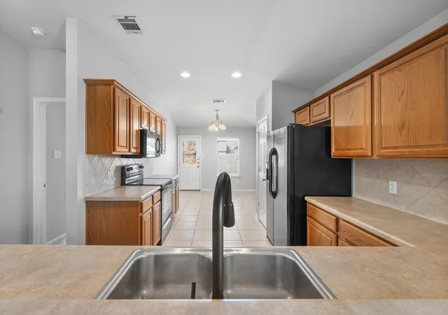 Photo 4 of Single family home for sale at 411 Leo Ln, Killeen, TX 76542 | MLS# 3316348 | Listing updated on 2026-09-14