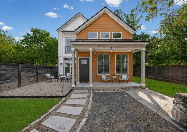 Photo 1 of Single family home for sale at 1609 Deloney St #B, Austin, TX 78721 | MLS# 9636256 | Listing updated on 2026-09-15