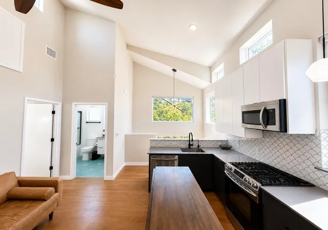 2nd image of 913 Duncan Ln #201, Austin, TX 78705 | MLS# 2744202