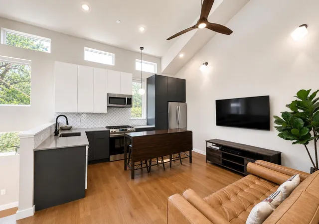 4th image of 913 Duncan Ln #201, Austin, TX 78705 | MLS# 2744202
