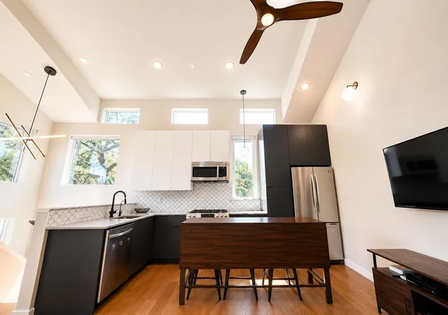 5th image of 913 Duncan Ln #201, Austin, TX 78705 | MLS# 2744202