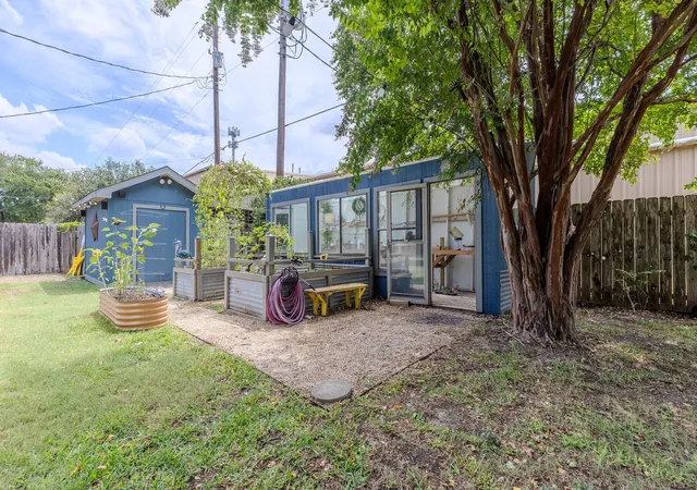 Photo 3 of Single family home for sale at 8509 Slant Oak Dr, Austin, TX 78729 | MLS# 7502026 | Listing updated on 2026-10-16