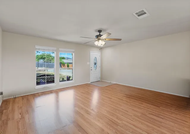 Photo 4 of Single family home for sale at 206 Killian Loop, Hutto, TX 78634 | MLS# 2769801 | Listing updated on 2026-10-21