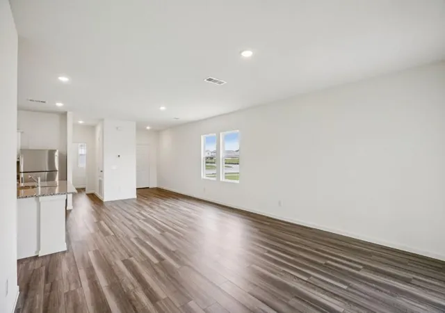 Photo 4 of Single family home for sale at 328 Sieders St, Taylor, TX 76574 | MLS# 8895112 | Listing updated on 2026-10-02
