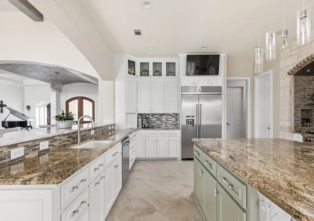 Photo 3 of Single family home for sale at 805 Brooks Holw Rd, Lakeway, TX 78734 | MLS# 6963921 | Listing updated on 2026-08-30