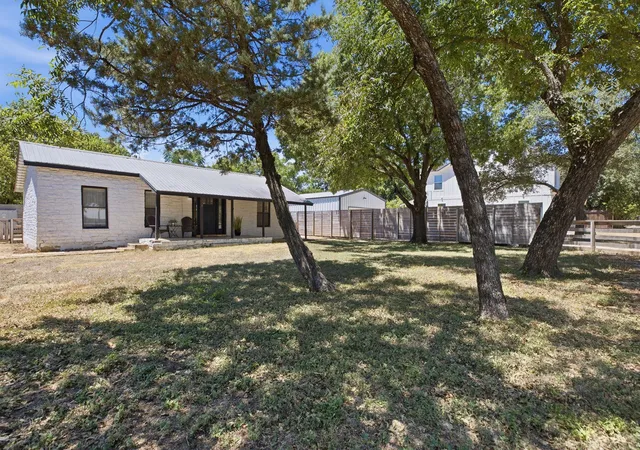 Photo 4 of Single family home for sale at 110 Fallwell St, Liberty Hill, TX 78642 | MLS# 3473382 | Listing updated on 2026-10-08