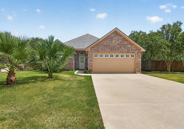 2nd image of 1512 Shadow Walk, Lockhart, TX 78644 | MLS# 4901624