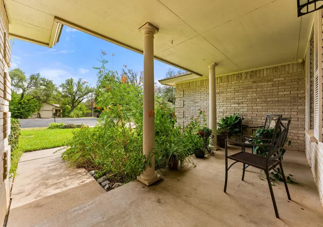 Photo 3 of Single family home for sale at 9702 Beauchamp Sq, Austin, TX 78729 | MLS# 9492885 | Listing updated on 2026-08-29