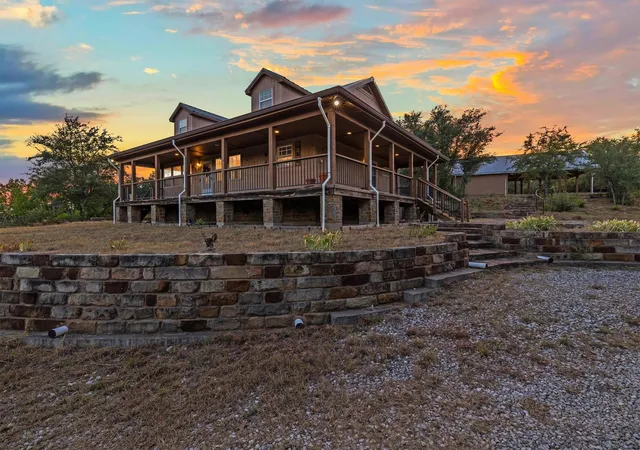 Photo 3 of Single family home for sale at 3204 Tabletop Mountain Dr, Spicewood, TX 78669 | MLS# 8359404 | Listing updated on 2026-09-01