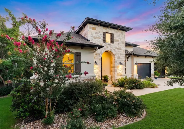 Photo 3 of Sale Pending at 129 Hollytree Ct, Georgetown, TX 78628 | MLS# 1913723 | Listing updated on 2026-10-05