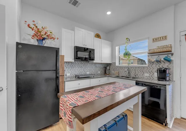 Photo 3 of Single family home for sale at 204 Lone Cedar Rd, Marble Falls, TX 78654 | MLS# 4034898 | Listing updated on 2026-08-28
