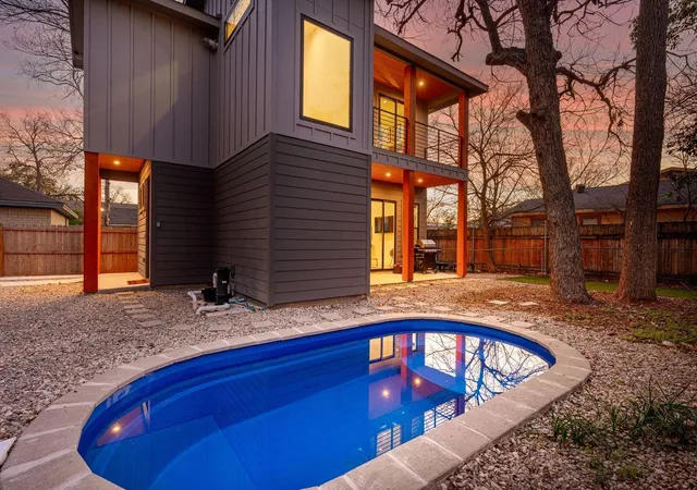 2nd image of 910 Tillery St, Austin, TX 78702