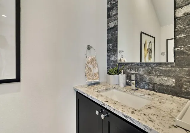 Listing Photo 2 - Condo for sale in building located at 4006 Montage Pass, Austin, TX 78731 - Unit #