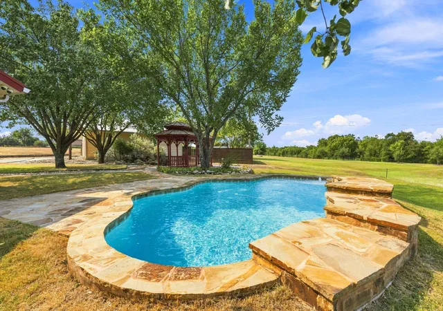 Photo 2 of Single family home for sale at 102 Valley View Dr E, Leander, TX 78641 | MLS# 2643454 | Listing updated on 2026-10-03