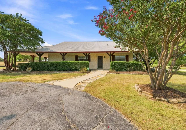 Photo 3 of Single family home for sale at 102 Valley View Dr E, Leander, TX 78641 | MLS# 2643454 | Listing updated on 2026-10-03