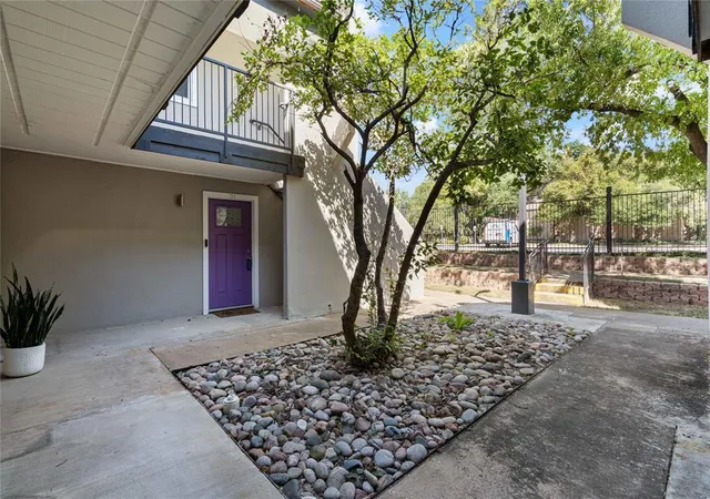 2nd image of 935 La Posada Dr, Austin, TX 78752