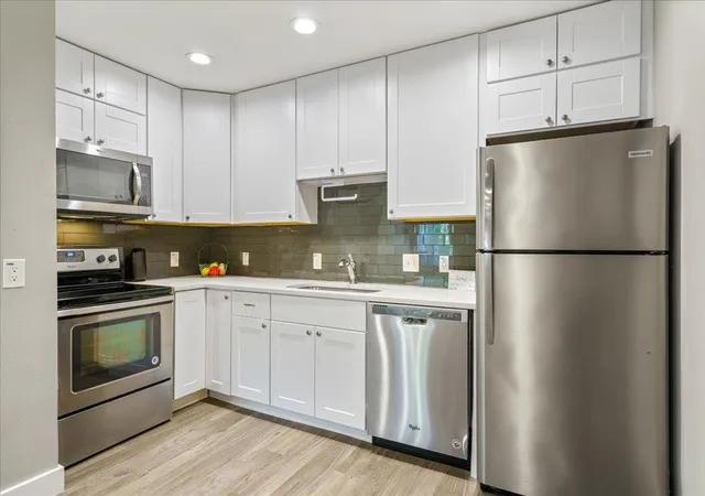 Listing Photo 5 - Condo for sale in building located at 935 La Posada Dr, Austin, TX 78752 - Unit #158