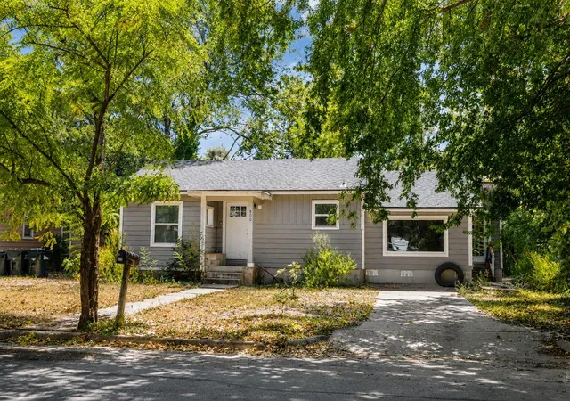 Photo 1 of Single family home for sale at 800 Barbara Dr, San Marcos, TX 78666 | MLS# 4157150 | Listing updated on 2026-10-19