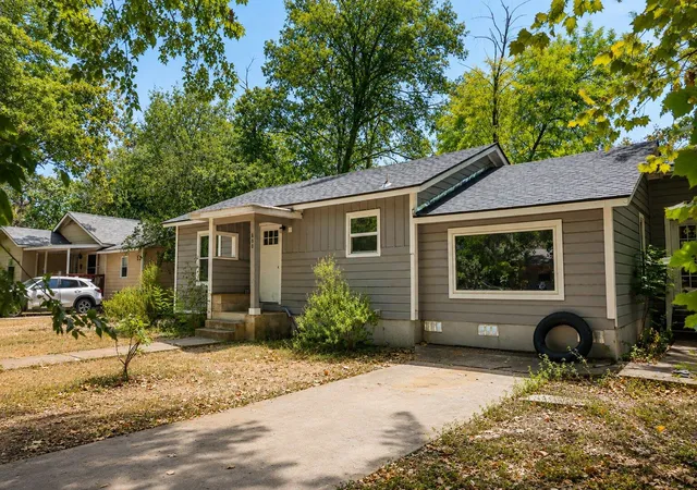 Photo 2 of Single family home for sale at 800 Barbara Dr, San Marcos, TX 78666 | MLS# 4157150 | Listing updated on 2026-10-19