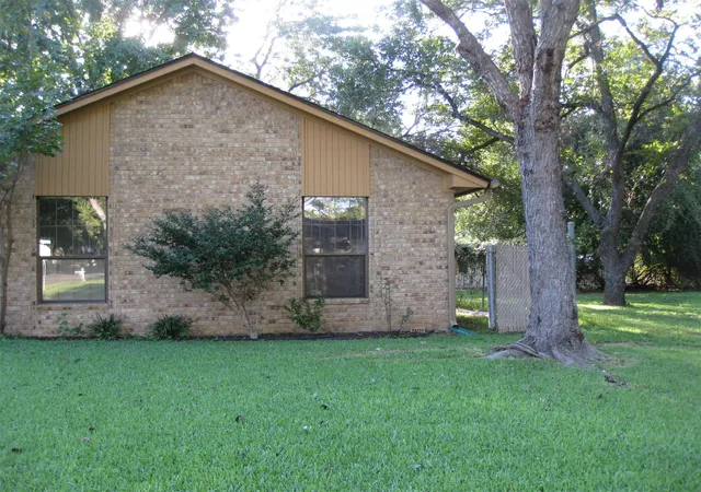 Photo 3 of Single family home for sale at 287 Meadowlakes Dr, Meadowlakes, TX 78654 | MLS# 9301857 | Listing updated on 2026-10-09