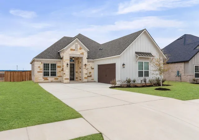 Photo 1 of Single family home for sale at 305 Kanarra Crk Rd, Jarrell, TX 76537 | MLS# 1115848 | Listing updated on 2026-08-18