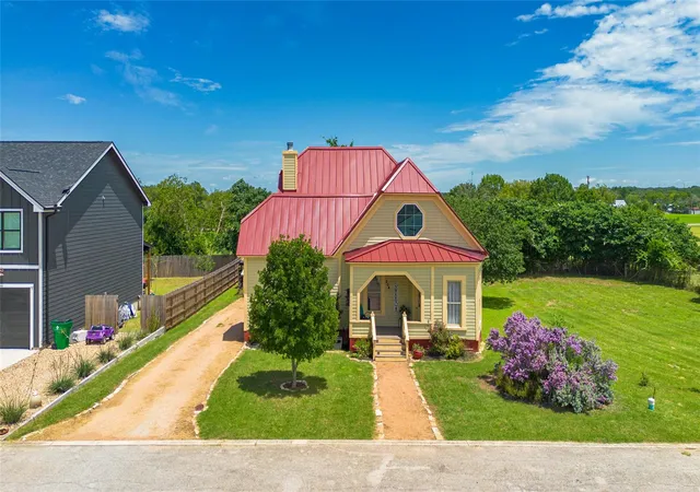 Photo 2 of Single family home for sale at 204 Prim Rose St, Blanco, TX 78606 | MLS# 3377183 | Listing updated on 2026-09-01