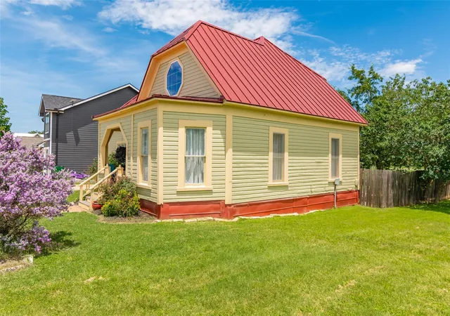 Photo 3 of Single family home for sale at 204 Prim Rose St, Blanco, TX 78606 | MLS# 3377183 | Listing updated on 2026-09-01