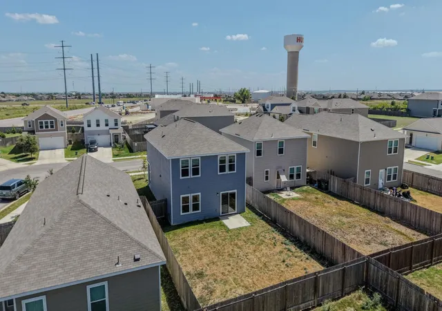 Photo 3 of Single family home for sale at 205 Waterbuck Loop, Hutto, TX 78634 | MLS# 4081744 | Listing updated on 2026-10-16