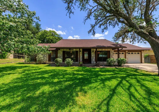 Photo 1 of Single family home for sale at 415 Meadow Ridge Dr, Kerrville, TX 78028 | MLS# 8119031 | Listing updated on 2026-08-18