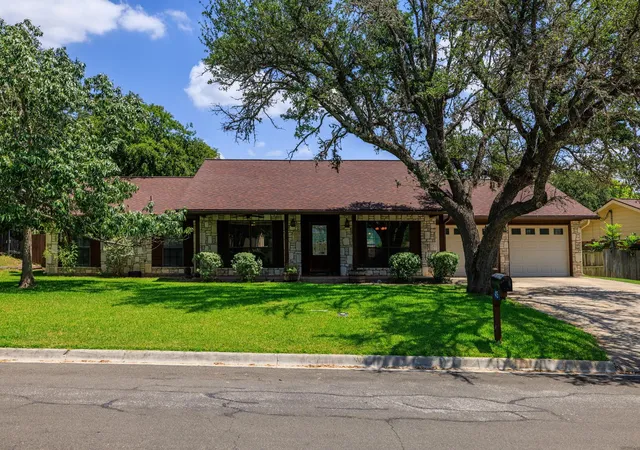 Photo 2 of Single family home for sale at 415 Meadow Ridge Dr, Kerrville, TX 78028 | MLS# 8119031 | Listing updated on 2026-08-18
