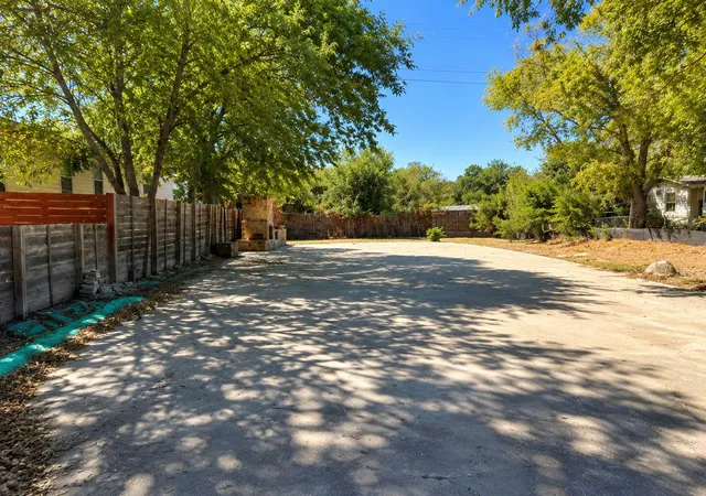 2nd image of 1907 Bitter Creek Dr, Austin, TX 78744 | MLS# 8968879