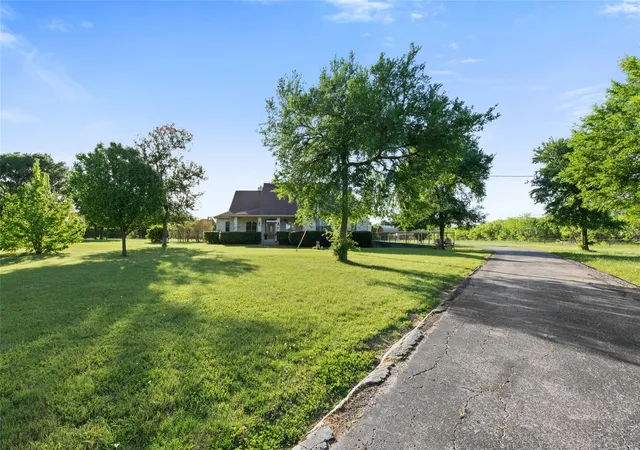 Photo 3 of Single family home for sale at 3060 Fm 1704, Elgin, TX 78621 | MLS# 4761702 | Listing updated on 2026-09-22