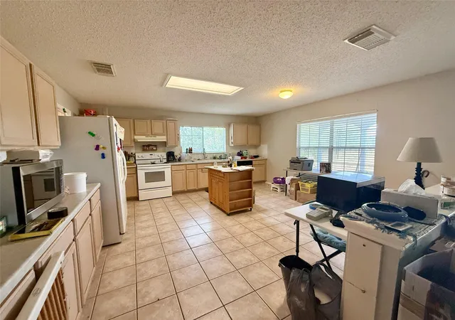 Photo 4 of Single family home for sale at 3085 Crestmont Ln, Kyle, TX 78640 | MLS# 3268353 | Listing updated on 2026-10-07