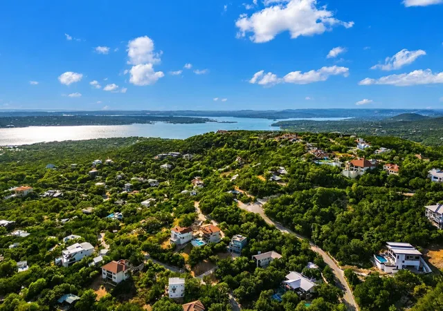 3rd image of 13805 Skyline Dr, Austin, TX 78732 | MLS# 7212443