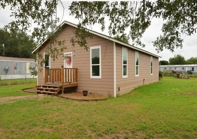 Photo 1 of Single family home for sale at 245 Cross Lake Dr, Pleasanton, TX 78064 | MLS# 4843077 | Listing updated on 2026-08-19