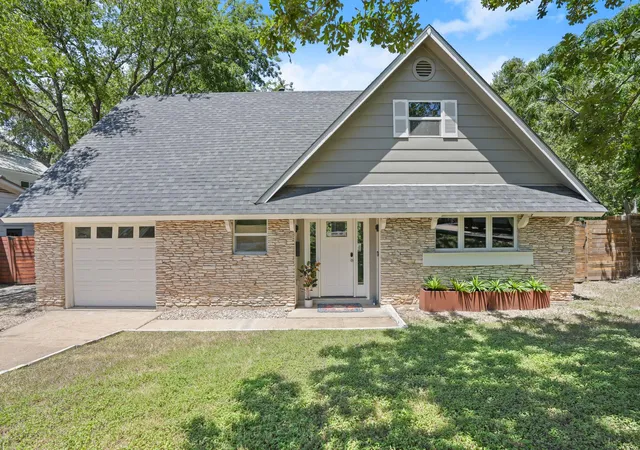 Photo 4 of Single family home for sale at 2506 Friar Tuck Ln, Austin, TX 78704 | MLS# 1093743 | Listing updated on 2026-10-28