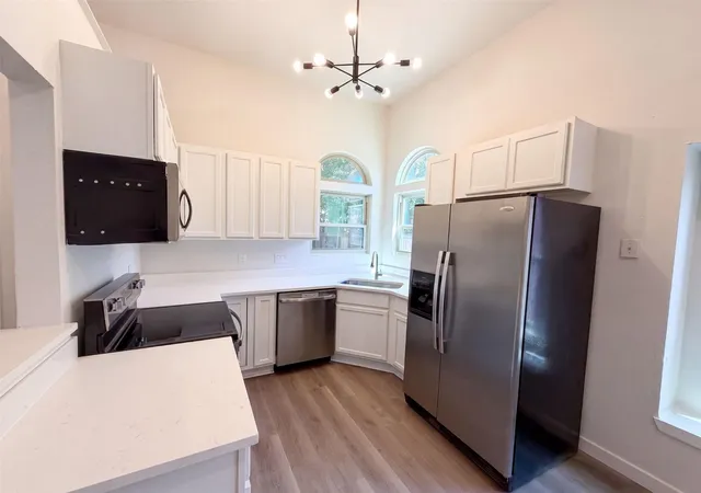 2nd image of 605 Hawthorne Ln, Round Rock, TX 78664 | MLS# 7735215