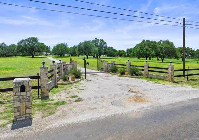 3rd image of 539 Oak Vista Dr, Burnet, TX 78611 | MLS# 4242321