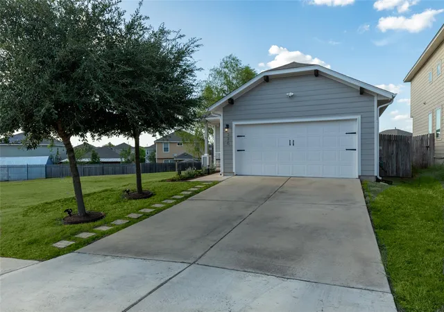 2nd image of 326 Pearl Wy, Buda, TX 78610 | MLS# 8095379