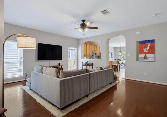 4th image of 2404 Independence Dr, Austin, TX 78745 | MLS# 6515618