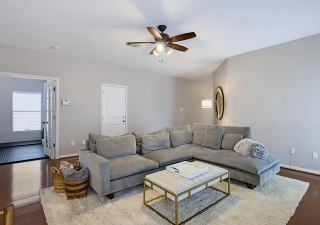 5th image of 2404 Independence Dr, Austin, TX 78745 | MLS# 6515618
