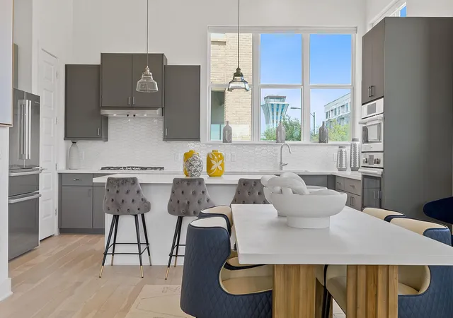 Listing Photo 5 - Condo for sale in building located at 2805 Mccurdy St, Austin, TX 78723 - Unit #1