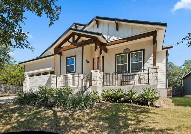 Photo 2 of Single family home for sale at 20102 Coolidge Ln, Lago Vista, TX 78645 | MLS# 7683255 | Listing updated on 2026-10-05