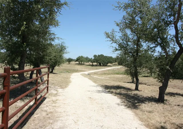 2nd image of 191 Pivot Cir, Briggs, TX 78608 | MLS# 5987396