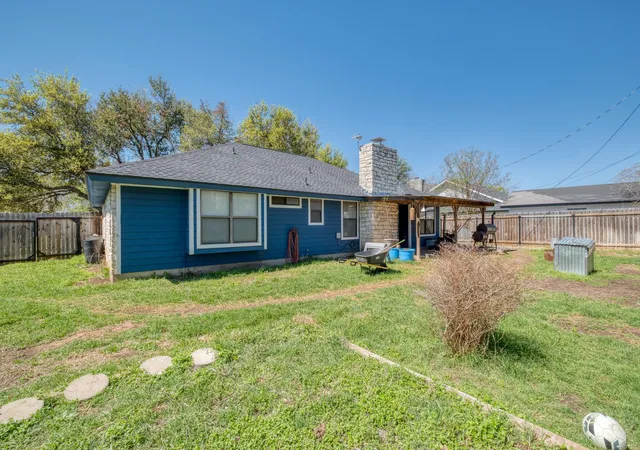 25th image of 2010 Lark Ln, Taylor, TX 76574 | MLS# 2272378